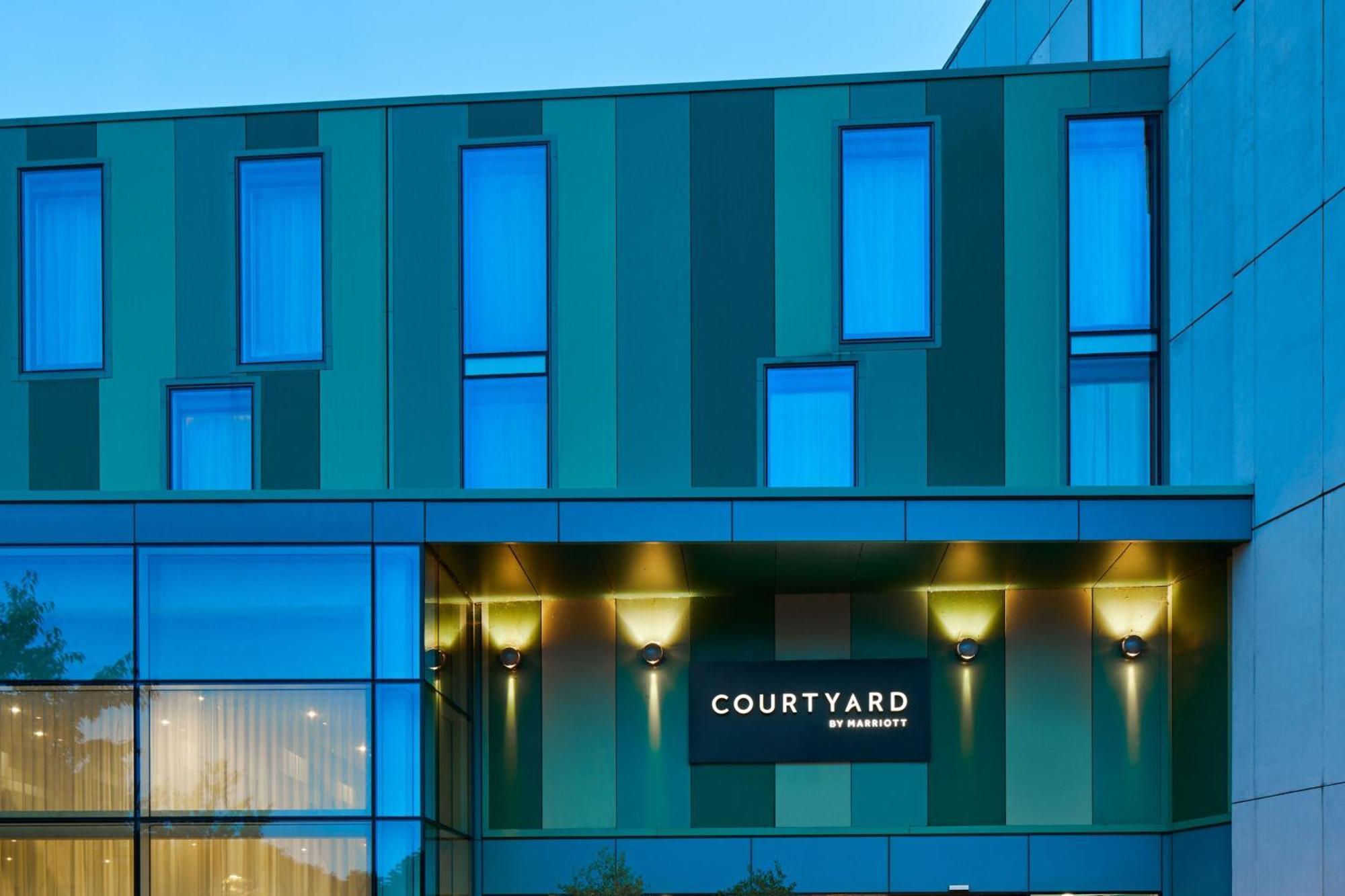 Hotel Courtyard By Marriott London Gatwick Airport Crawley  Exterior foto