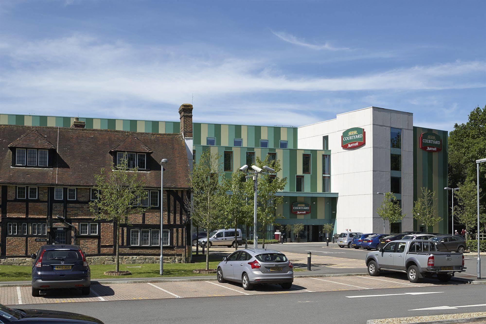 Hotel Courtyard By Marriott London Gatwick Airport Crawley  Exterior foto